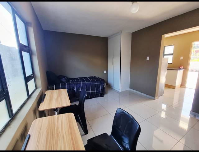 1 BEDROOM HOUSE TO LET IN NGWELEZANA